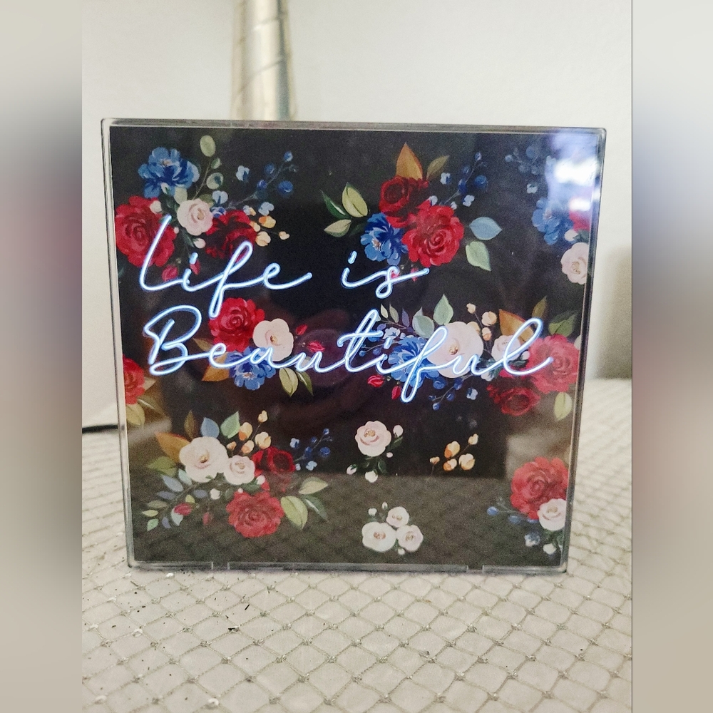 Scentsy Wax Warmer LIFE IS BEAUTIFUL light Up Electric